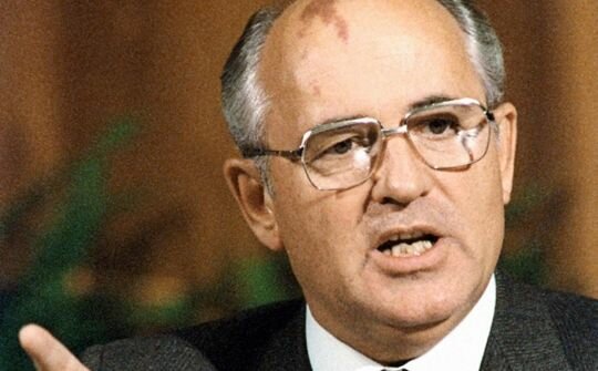 URSS. Mihail Gorbatxov és escollit secretari general del Partit Comunista. PERESTROIKA