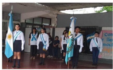 Primer dia de clases de alumnas y alumnas en la escuela