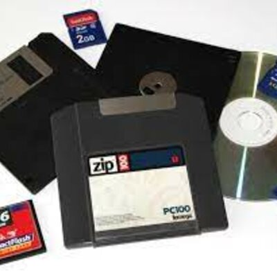 Timeline: Suports M7UF2NF2A4 Angel Menchu Ferran Munill