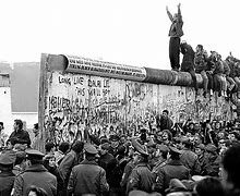 AlemanyaCaiguda del Mur de Berlín i inici del procés de reunificació alemana.