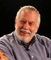 (Arcade) A dos personas se les ocurre hacer un slot de monedas y comenzar a comercializar el juego.