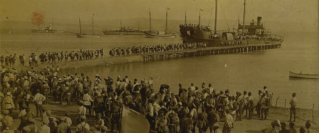 Красная Армия занимает весь Крым. Корабли союзников эвакуируют в Константинополь более 140 тыс. человек - гражданских лиц и остатки белой армии.