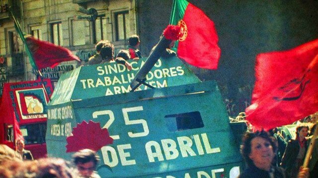 Revolución de los Claveles en Portugal e independencia de Guinea Bissau, Cabo Verde, Angola y Mozambique.