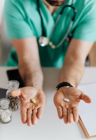 Investigación de las formas contemporáneas de la automedicación irresponsable y algunas alternativas de intervención.