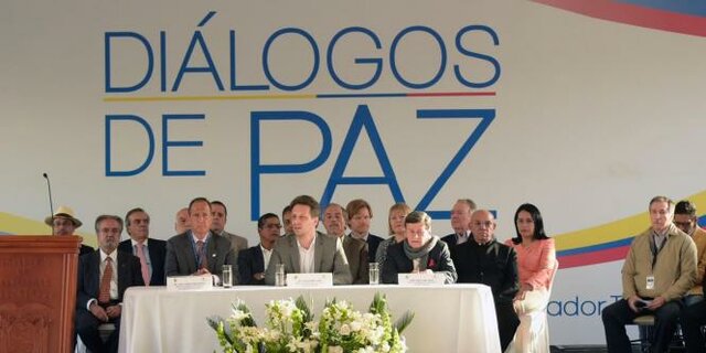 fase pública de los diálogos de paz con el ELN en Quito, Ecuador.