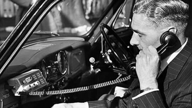 Teléfono móvil en autos