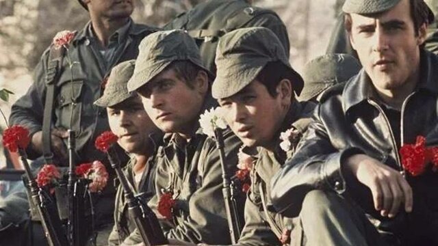 Revolución de los Claveles en Portugal e independencia de Guinea Bissau, Cabo Verde, Angola y Mozambique.