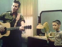 Forrest and Mrs. Gump see Elvis on television