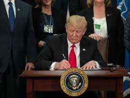 Trump Signs a Bill to Build Border Wall