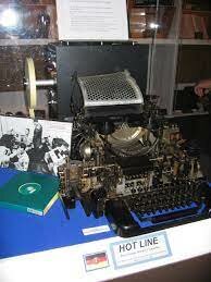 hot lne established between us and ussr