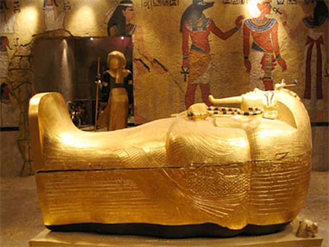 King Tutankhamun dies