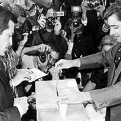 Timeline: Periodos de transicion y de la democracia española Iván Matute 4ºC