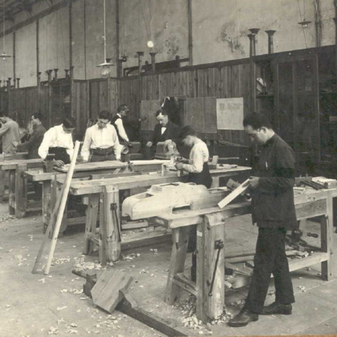 Se produce la primera comunicación telefónica en la Península