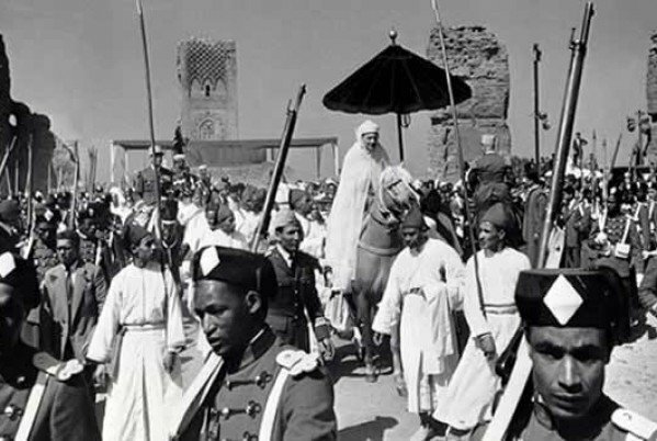 Marruecos se independiza de España y Francia