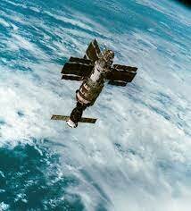 Llançament de la estació espacial Salyut I