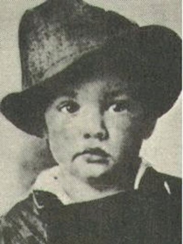 Elvis is born