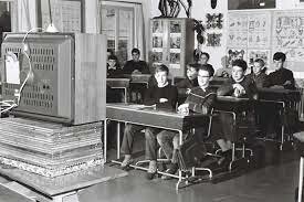 Uso de la radio y  televisión en la educación.