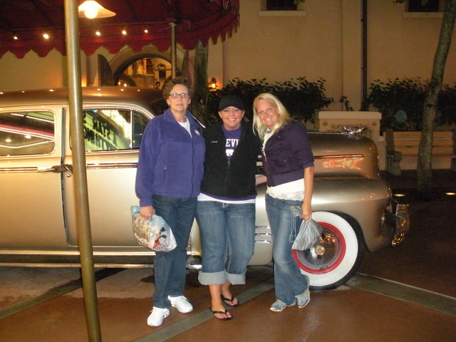 Mom, SIster & I @ Disney World for Thanksgiving!