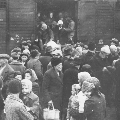 Timeline: Arturo González, Ye Cheng, Nacho Peludo, Sergio Moreno 4ºC The Holocaust in the framework of the Interwar period and the WWII