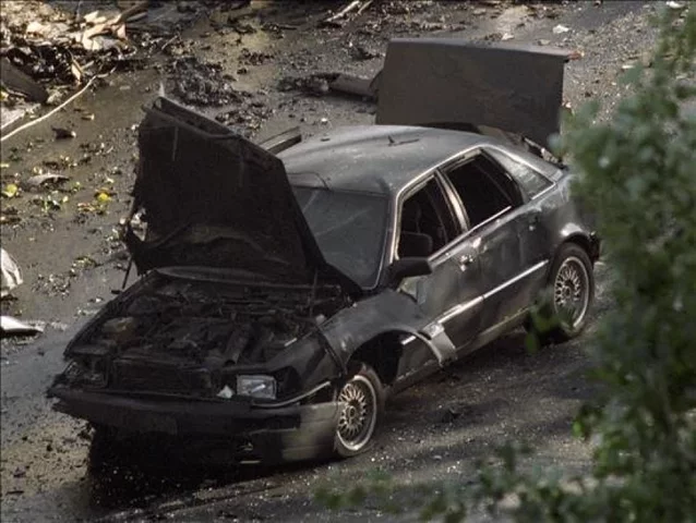 José María Aznar es víctima de un atentado de la banda terrorista ETA.