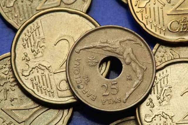 Comienzo de la circulación del EURO en España.