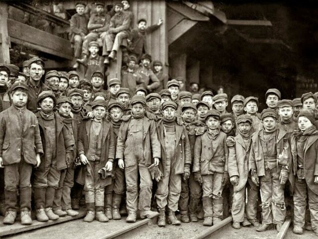 Se limita el trabajo de niños en fábricas inglesas . Telégrafo eléctrico, Gauss