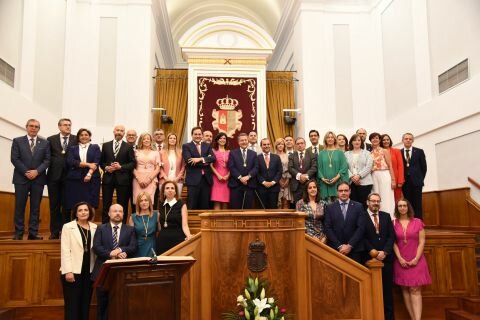 Comienza la VII Legislatura.