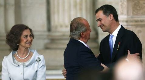 Abdicación del rey Juan Carlos I y ascenso al trono de Felipe VI