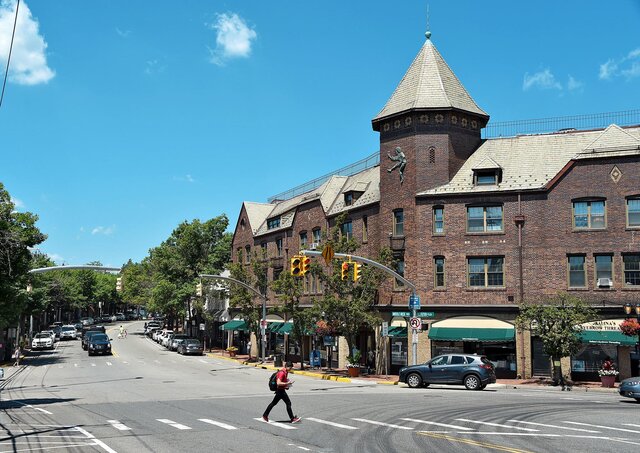 Scott and Zelda move to Long Island