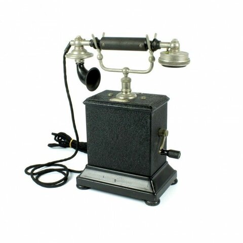 Año 1881 - 1ra llamada telefónica en Argentina