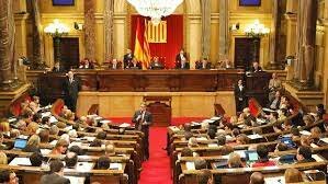 Parlamento catalán se independiza