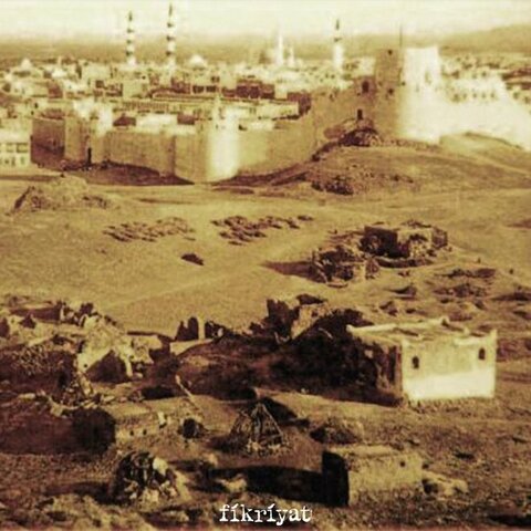 Rasûlullah (asm)'ın Kuba Mescidi'ni yaptırması. Ranuna vadisinde ilk Cuma namazını kıldırması ve ilk hutbeyi okuması. Neccâr oğullarının Rasûlullah (asm)’ı Medineye götürmesi.