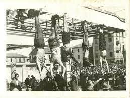 Destituyen a Mussolini