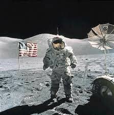 AMERIŠKI PRISTANEK NA LUNI