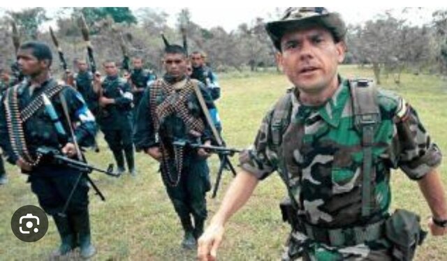 NACIMIENTO DE LOS PARAMILITARES