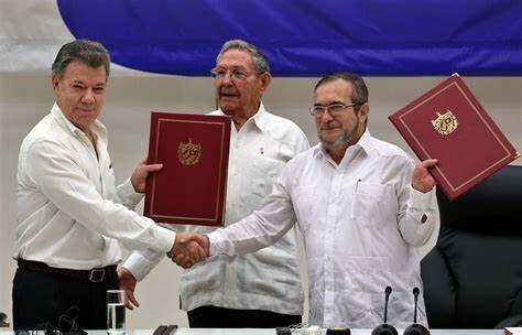 Se firma el Acuerdo de Paz entre el gobierno de Colombia y las FARC