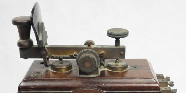 Invención del telégrafo.