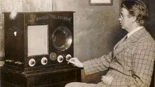 Uso del primer aparato de televisión.