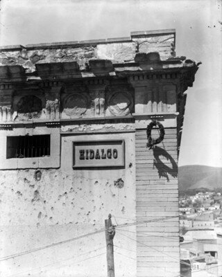 Tras haber sido decapitados sus cuerpos, llegan a Guanajuato las cabezas de Miguel Hidalgo, Ignacio Allende, Ignacio Aldama y José Mariano Jiménez, para ser colocadas en las cuatro esquinas de la Alhóndiga de Granaditas.