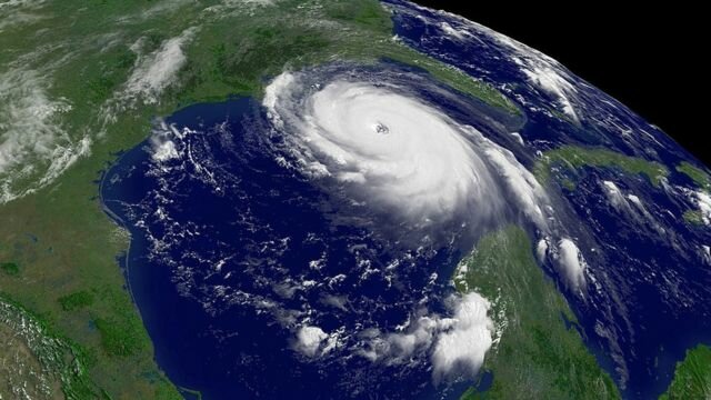 El Huracán Katrina asola la ciudad estadounidense de Nueva Orleans.