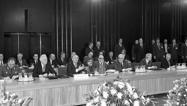 Warsaw Pact dissolved