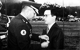 Álvaro Uribe asume  la presidencia