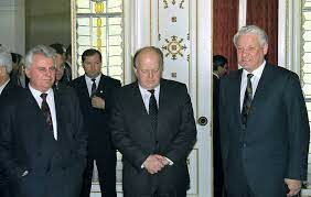 Soviet Union ceases to exist