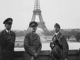 L’Alemanya nazi envaeix França.