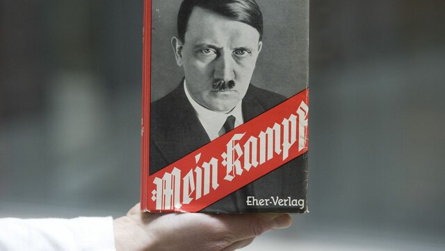 HIitler escribe Mein Kampf