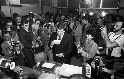PSOE gana las elecciones generales de 1982 en España