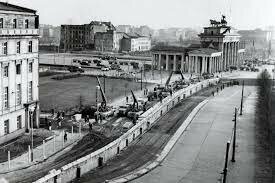 Berlin Wall Construction