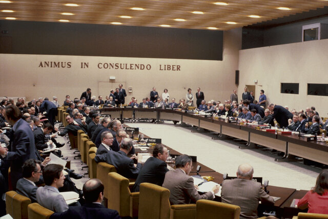 NATO Dual Track Decision