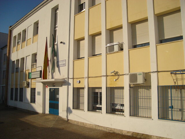 Es nombrado rector del Colegio de Seises de San Eufrasio