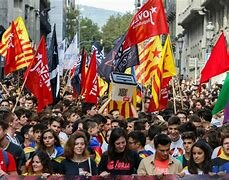 Sentencia del Tribunal Supremo contra los líderes independentistas por el referéndum ilegal de Cataluña que llevó a protestas y disturbios en la región.